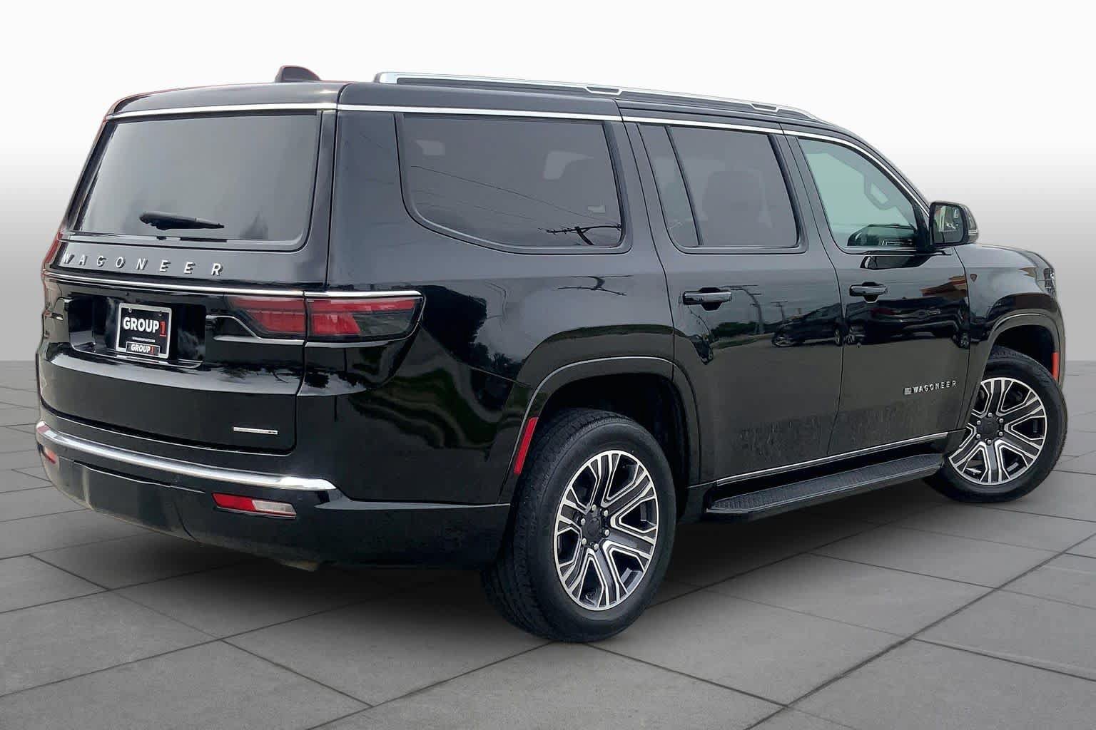 Used 2024 Jeep Wagoneer Series II w/ Flexible Seating Group AWD/4WD image 12