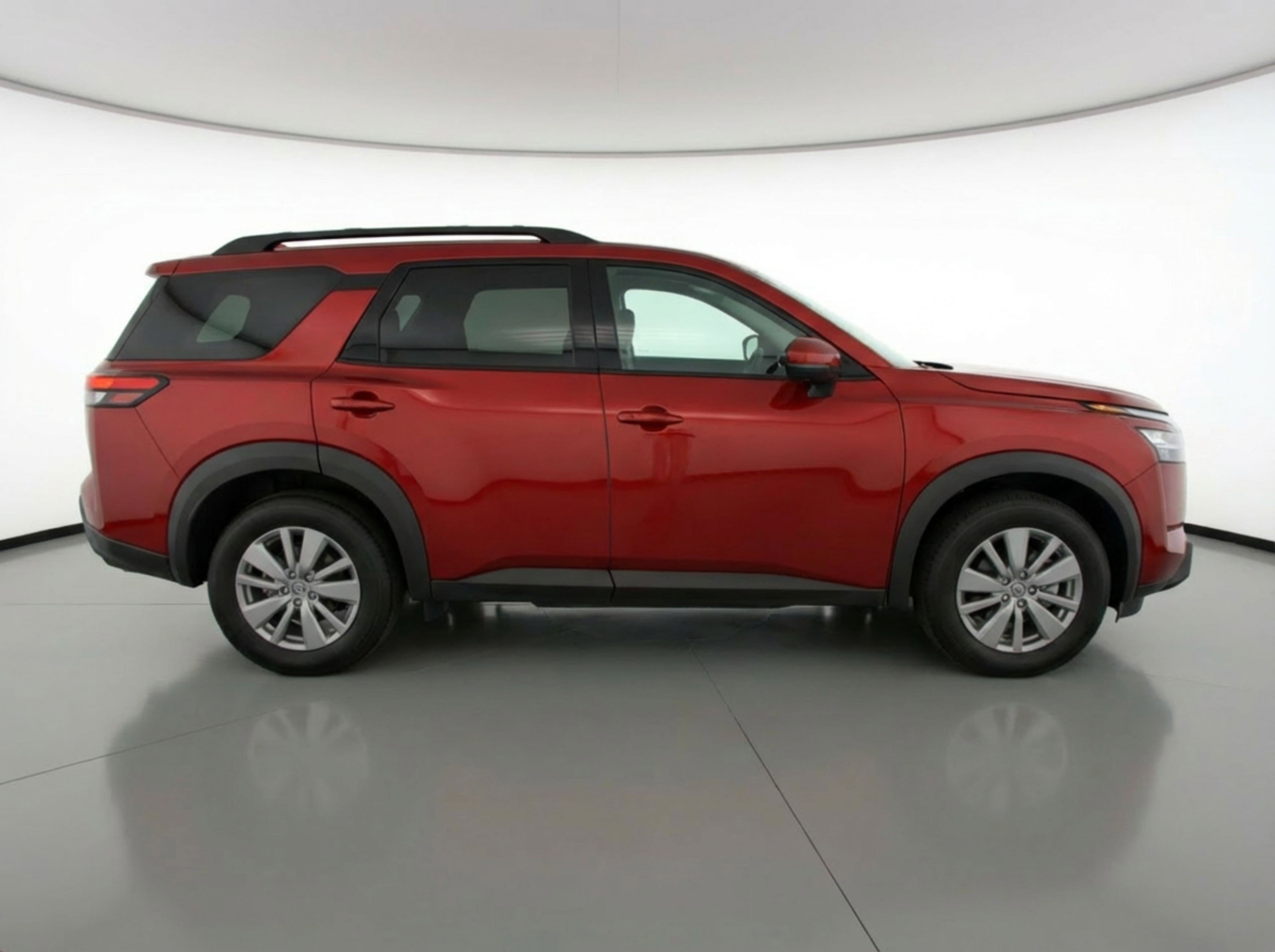Used 2025 Nissan Pathfinder SV image 11