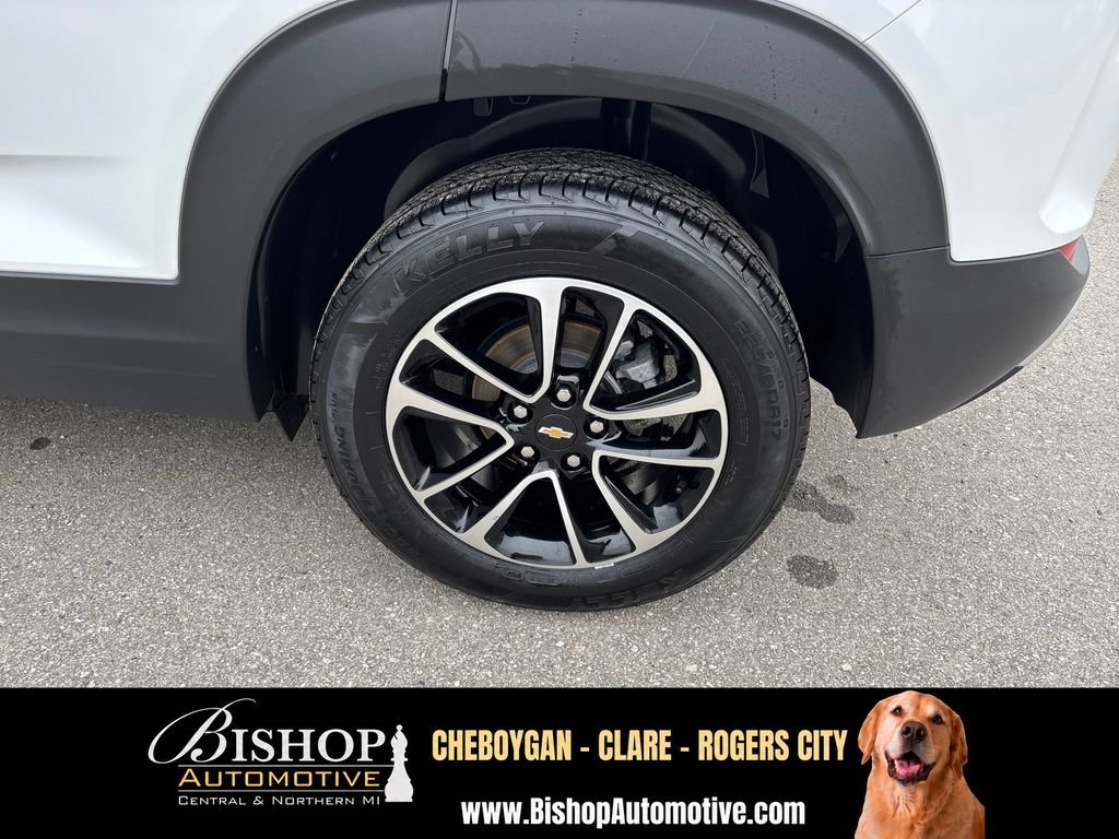 Used 2024 Chevrolet TrailBlazer LT AWD/4WD image 16