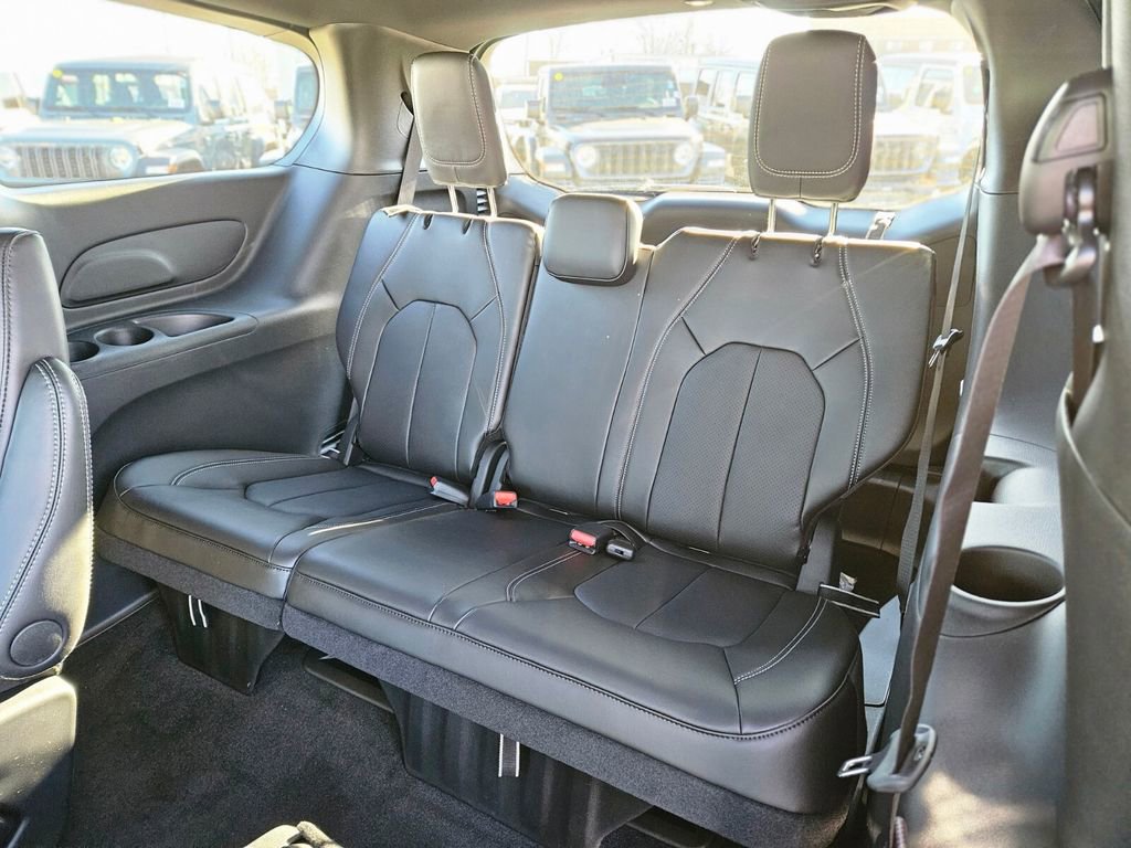 New 2026 Chrysler Voyager LX image 12