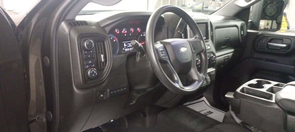 Used 2023 Chevrolet Silverado 2500 Custom w/ Custom Convenience Package image 9