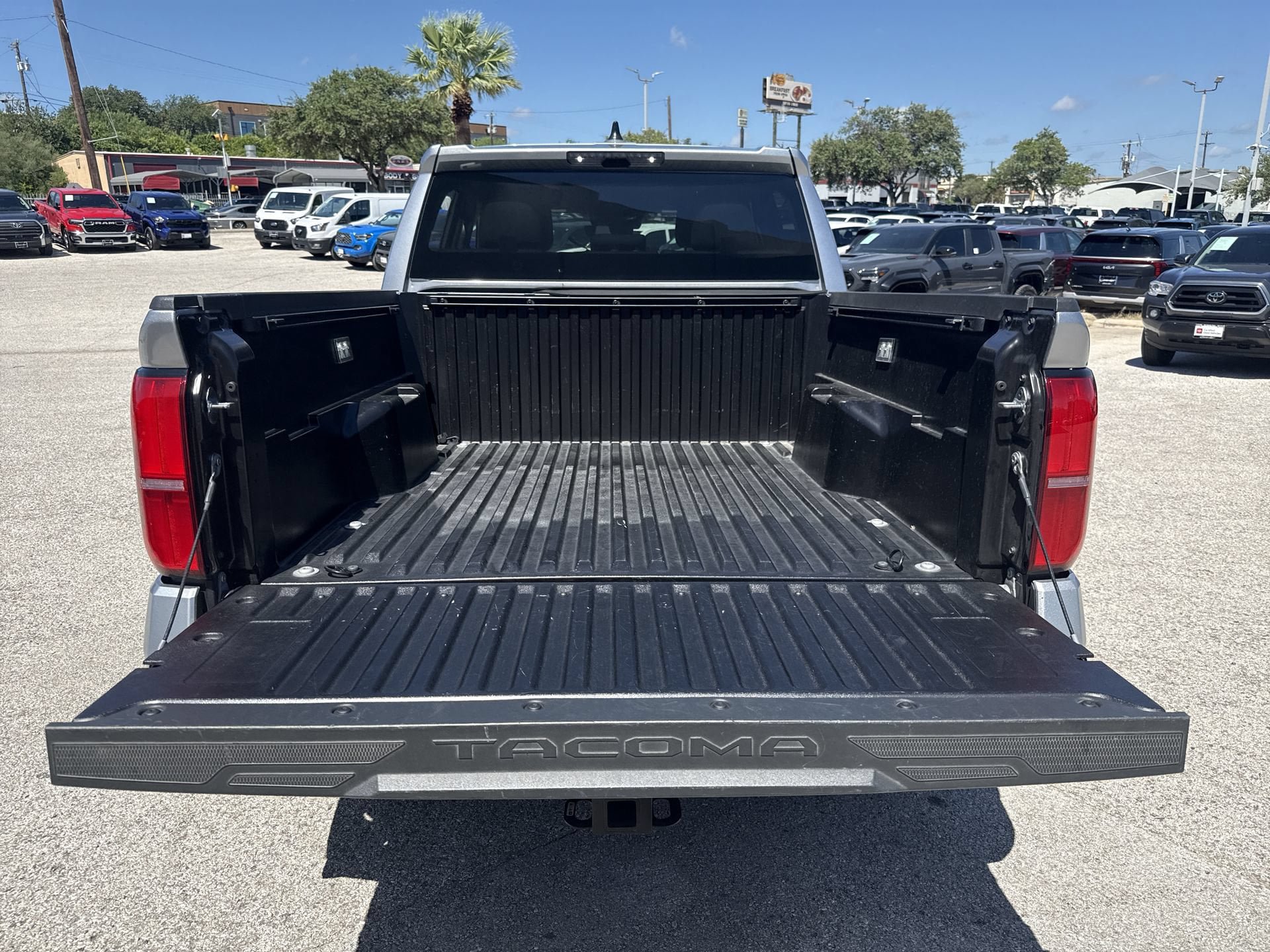 Certified 2025 Toyota Tacoma TRD Off-Road AWD/4WD image 20