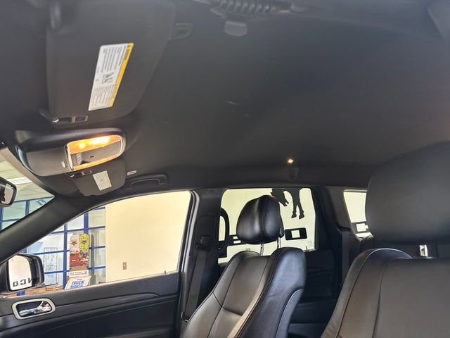 Used 2020 Jeep Grand Cherokee Laredo AWD/4WD image 25