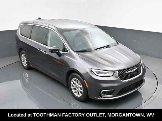 Used 2023 Chrysler Pacifica Touring-L image 22