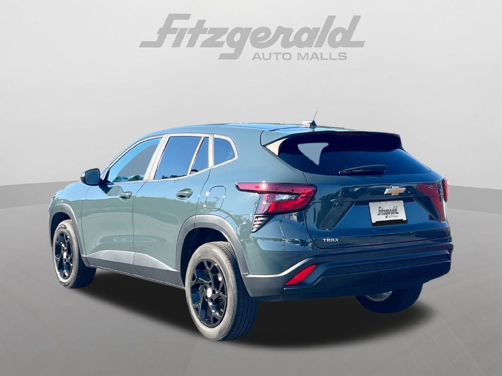 Used 2025 Chevrolet Trax LS w/ LS Convenience Package FWD image 17