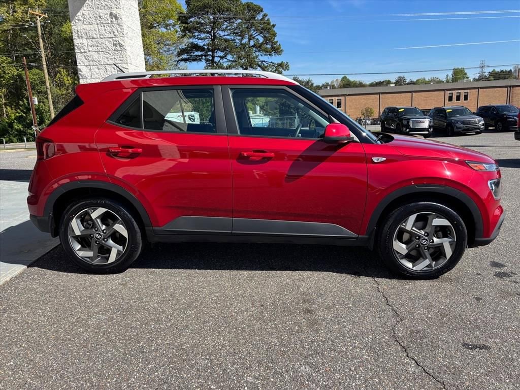 Used 2023 Hyundai Venue FWD image 20