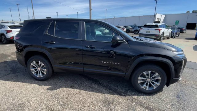 New 2027 Chevrolet Equinox LT w/ Convenience Package II AWD/4WD image 3