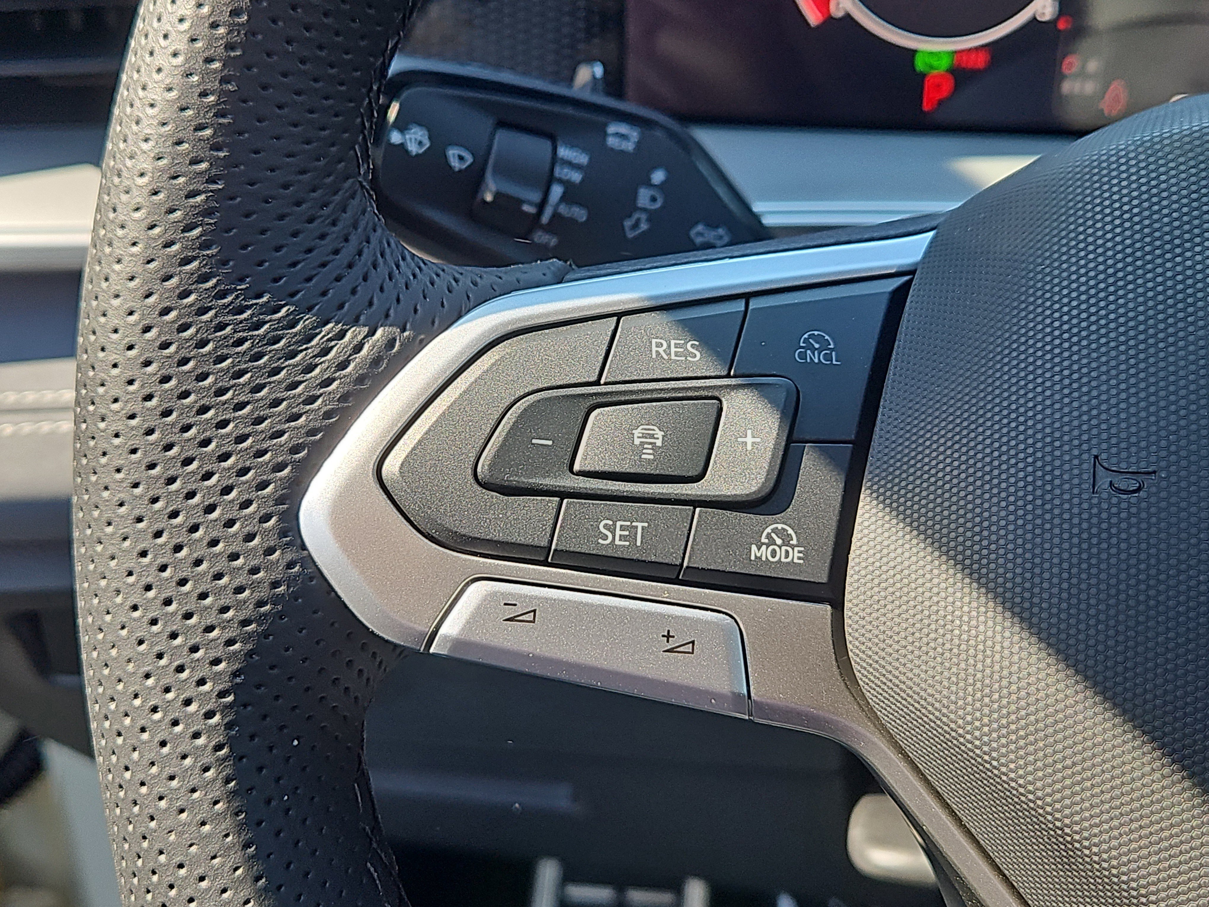 New 2026 Volkswagen Tiguan SE R-Line image 13