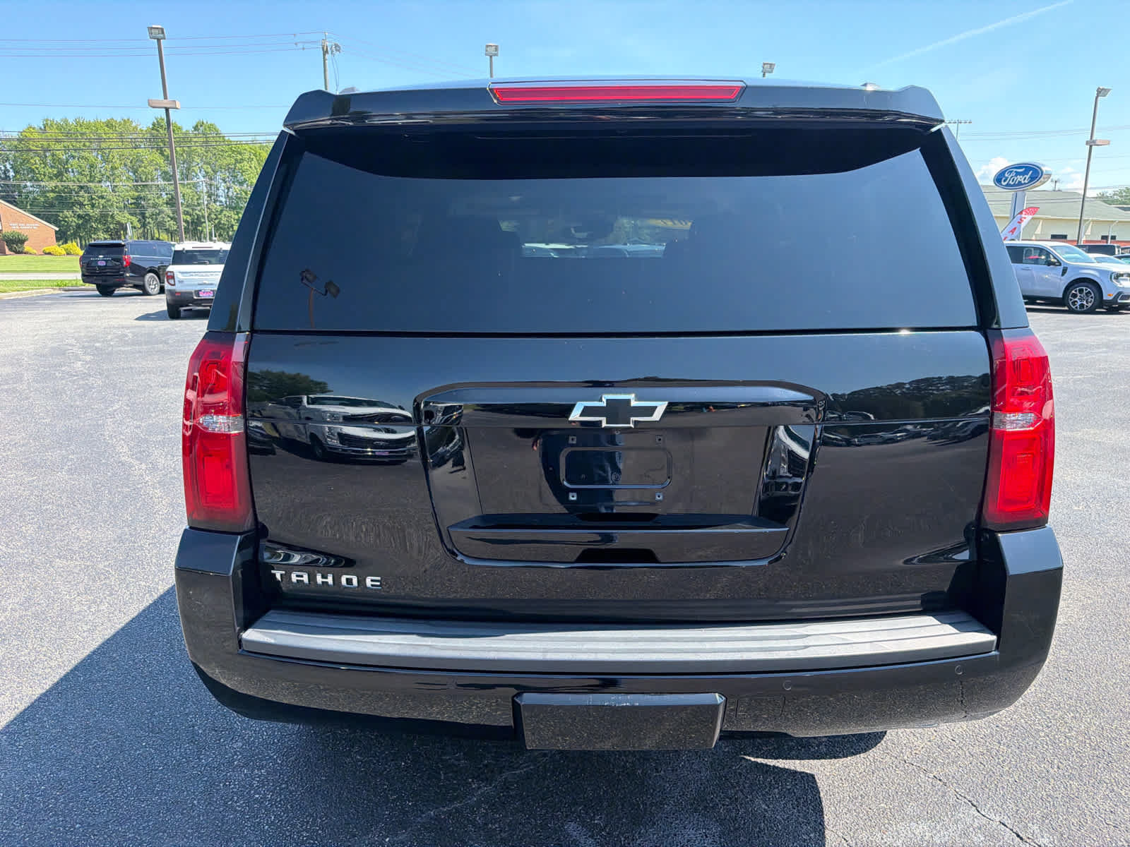 Used 2017 Chevrolet Tahoe LT w/ Luxury Package AWD/4WD image 4