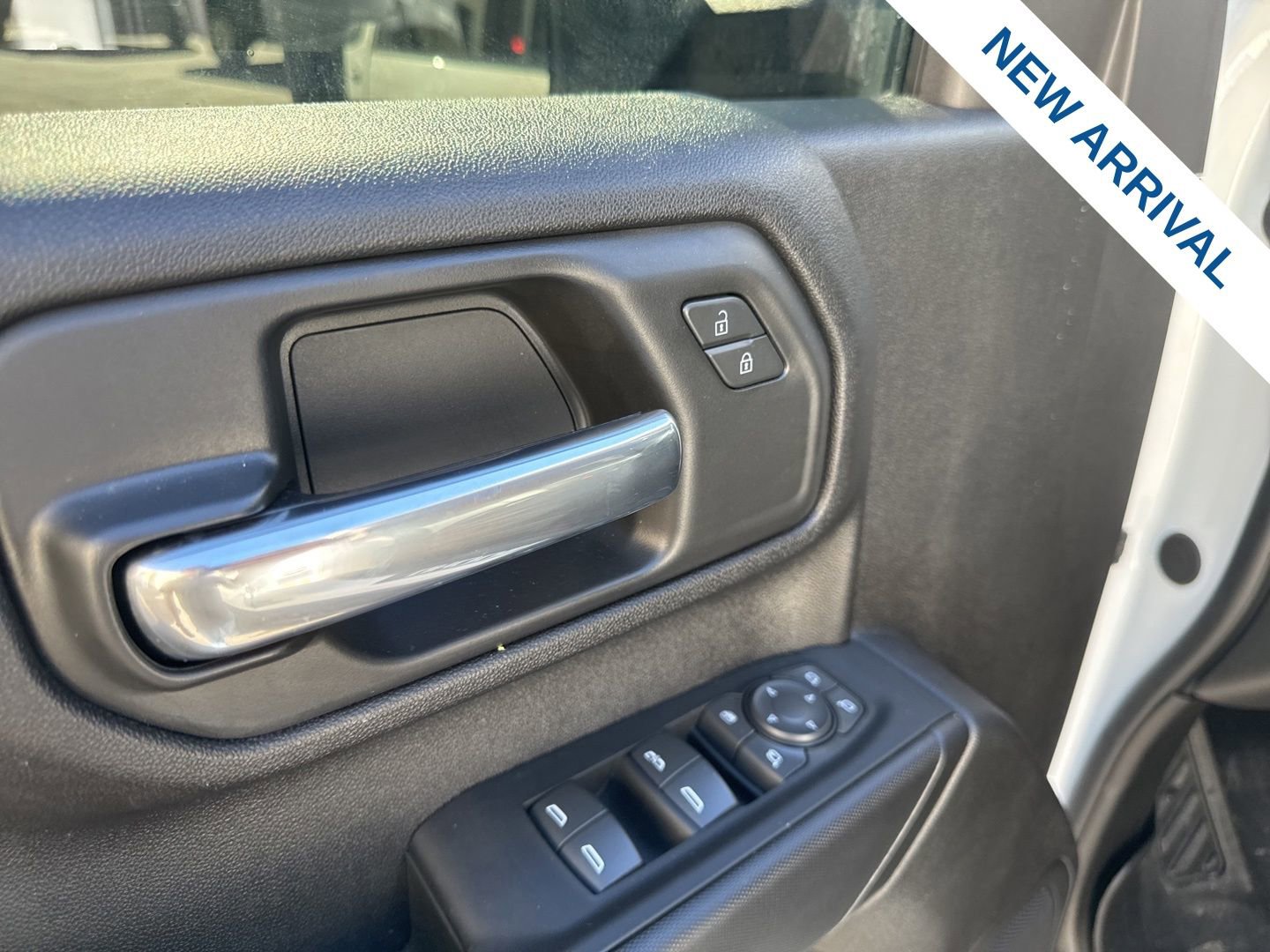 Used 2025 Chevrolet Silverado 2500 Custom w/ Custom Value Package image 17