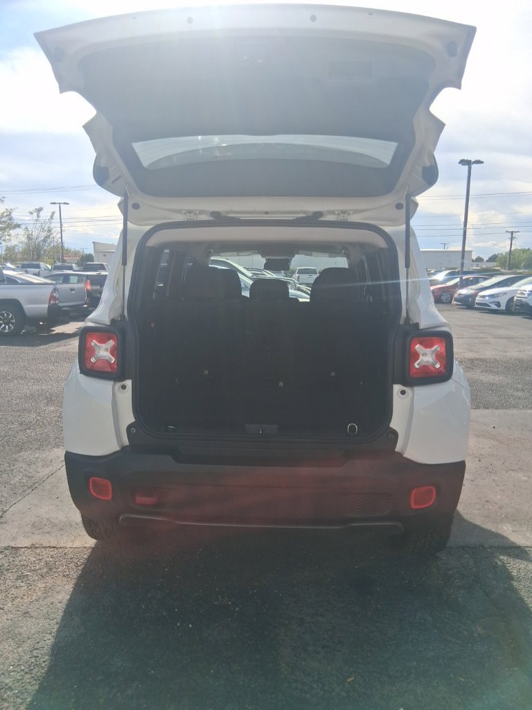 Used 2020 Jeep Renegade Trailhawk w/ Popular Equipment Group AWD/4WD image 9
