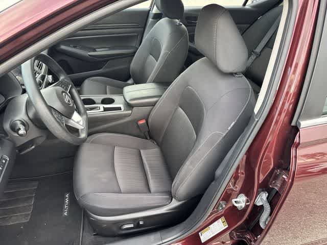 Used 2025 Nissan Altima 2.5 SV FWD image 14