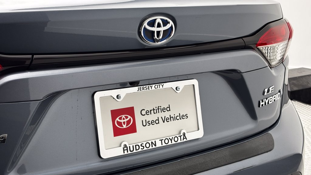 Certified 2024 Toyota Corolla LE AWD/4WD image 9