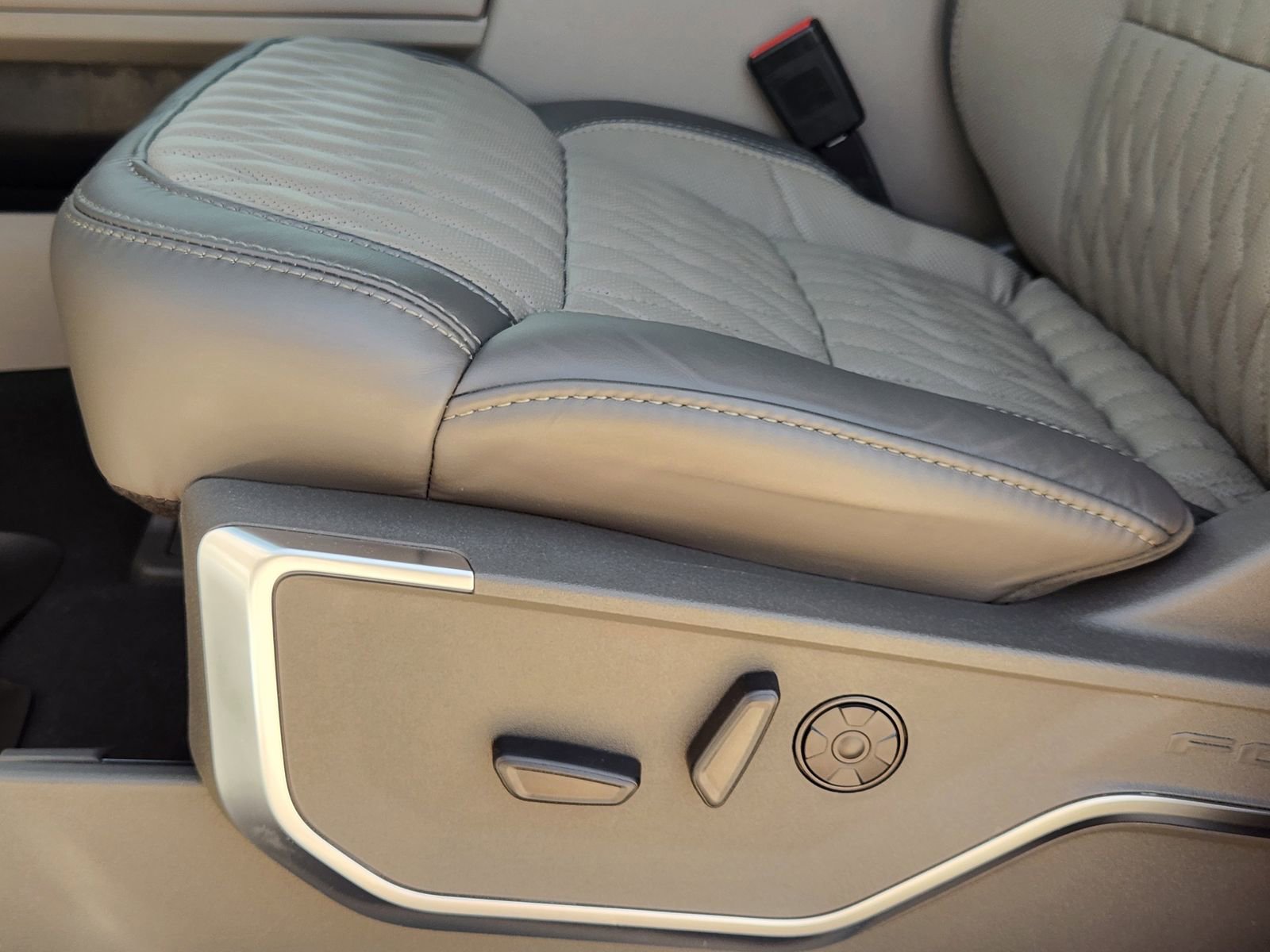 New 2026 Ford F450 Platinum w/ Platinum Plus Package image 23