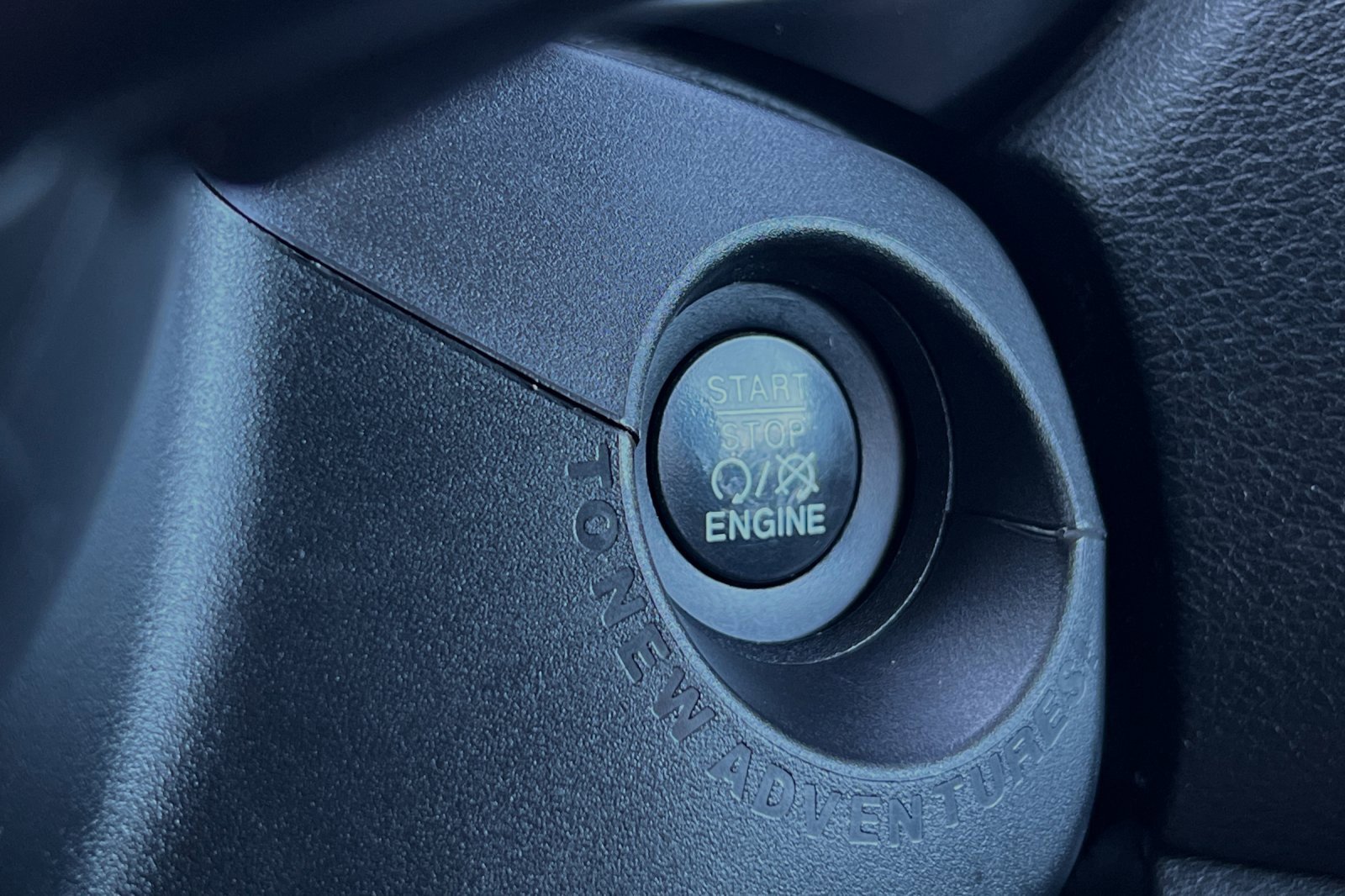 Used 2015 Jeep Renegade Limited image 23