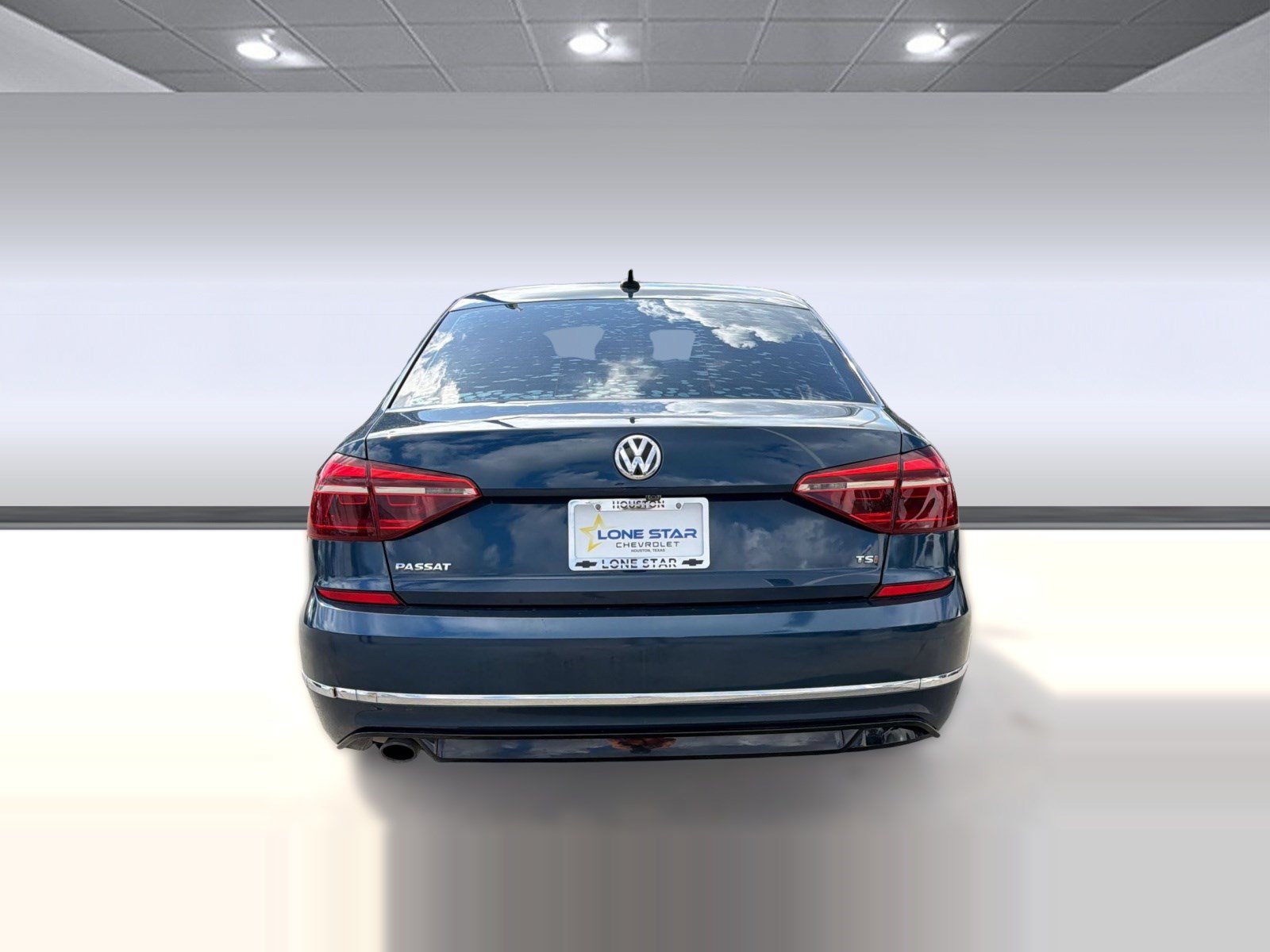 Used 2018 Volkswagen Passat 2.0T R-Line FWD image 10