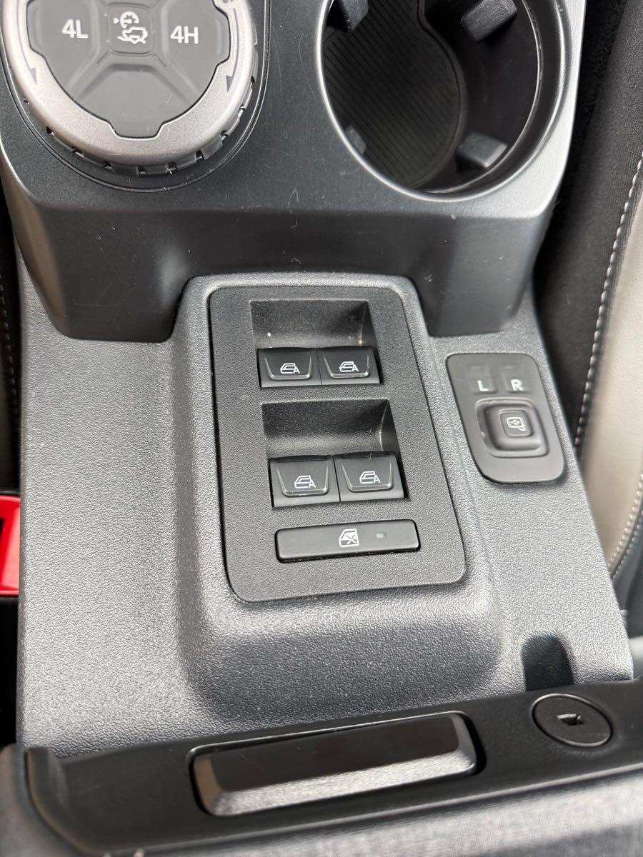 Used 2025 Ford Bronco Outer Banks AWD/4WD image 23