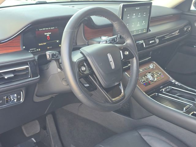 Used 2022 Lincoln Aviator Reserve image 7