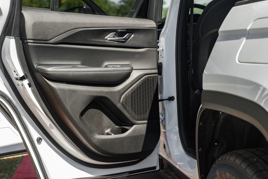 New 2025 Jeep Grand Cherokee Laredo X w/ Luxury Tech Group I image 34