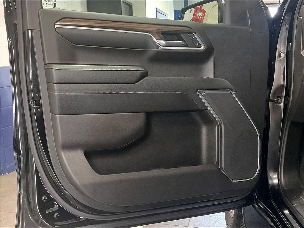 Used 2024 Chevrolet Silverado 1500 LT AWD/4WD image 9