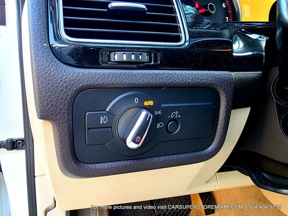 Used 2011 Volkswagen Touareg Sport image 38