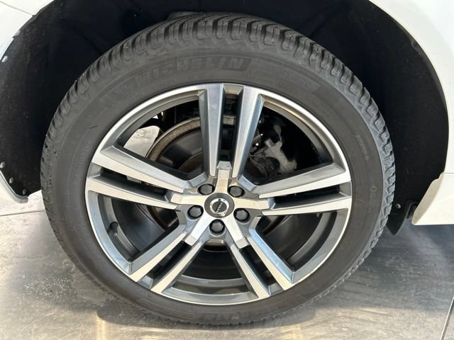 Used 2018 Volvo XC60 T6 Momentum w/ Vision Package AWD/4WD image 19