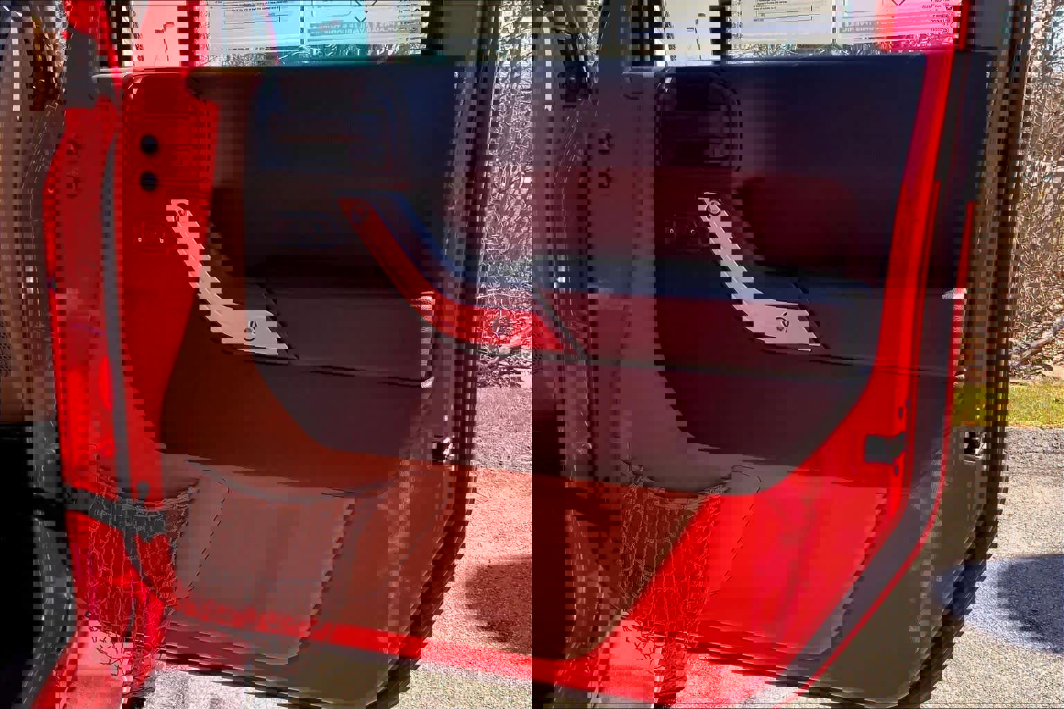 Used 2016 Jeep Wrangler Sahara w/ Connectivity Group image 23