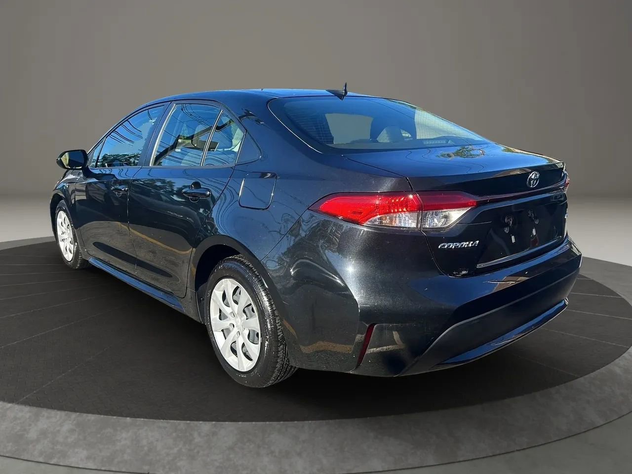 Used 2022 Toyota Corolla LE image 7