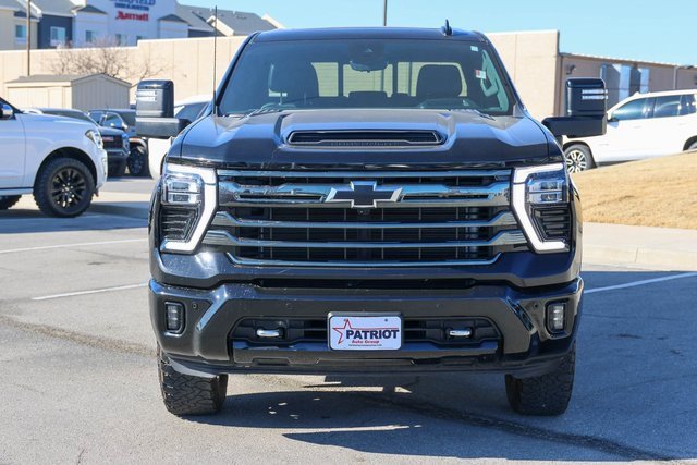 Used 2024 Chevrolet Silverado 3500 High Country w/ Technology Package image 2