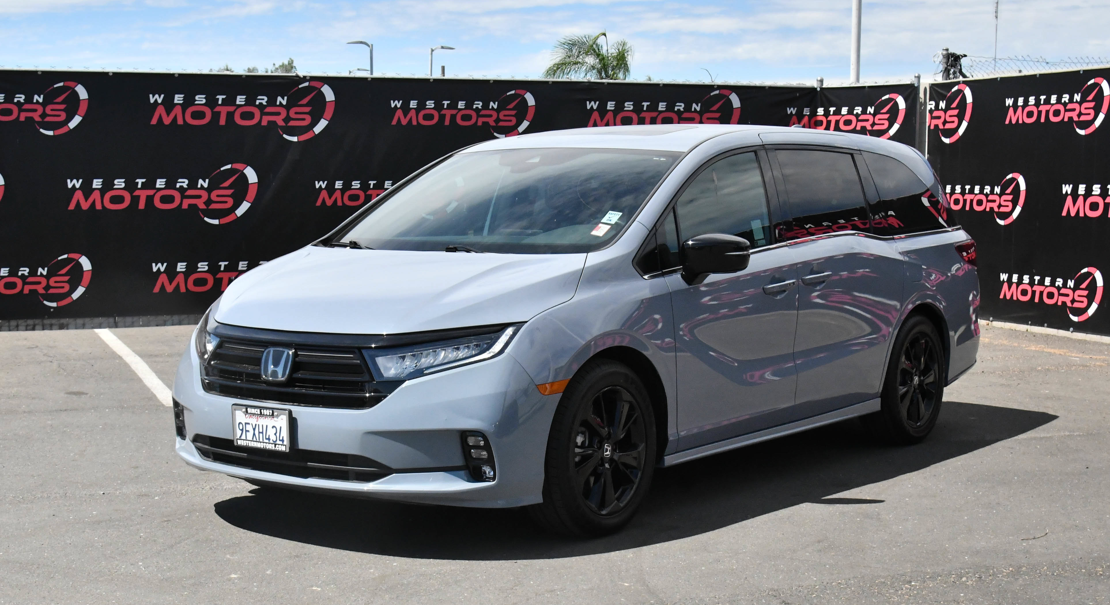 Used 2023 Honda Odyssey Sport image 3