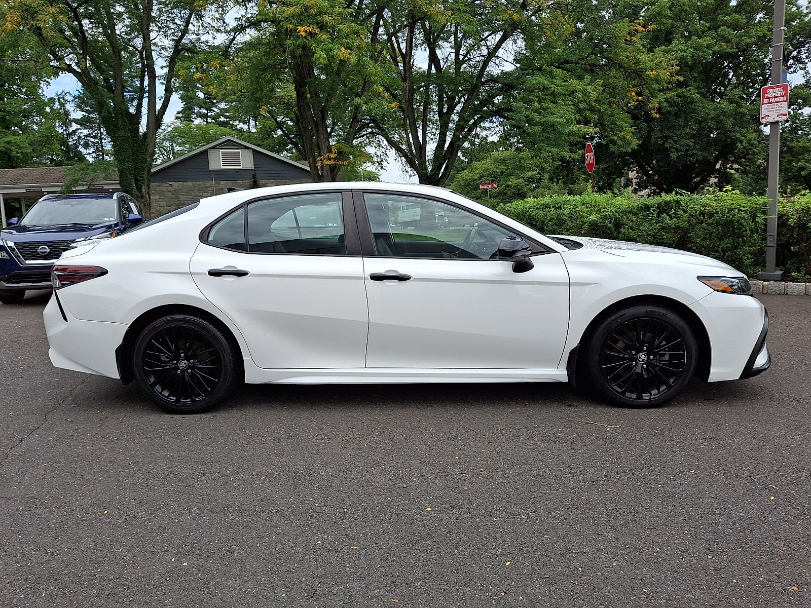 Used 2021 Toyota Camry SE FWD image 7