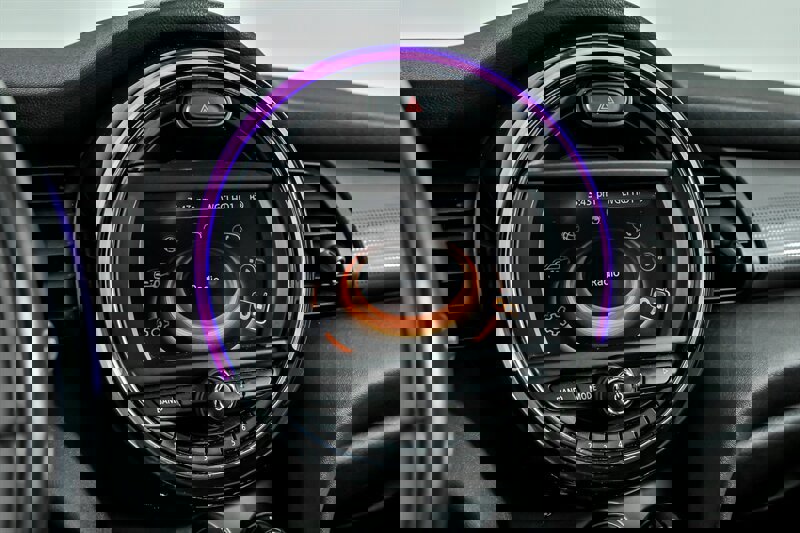 Used 2015 MINI Cooper 4-Door Hardtop image 26