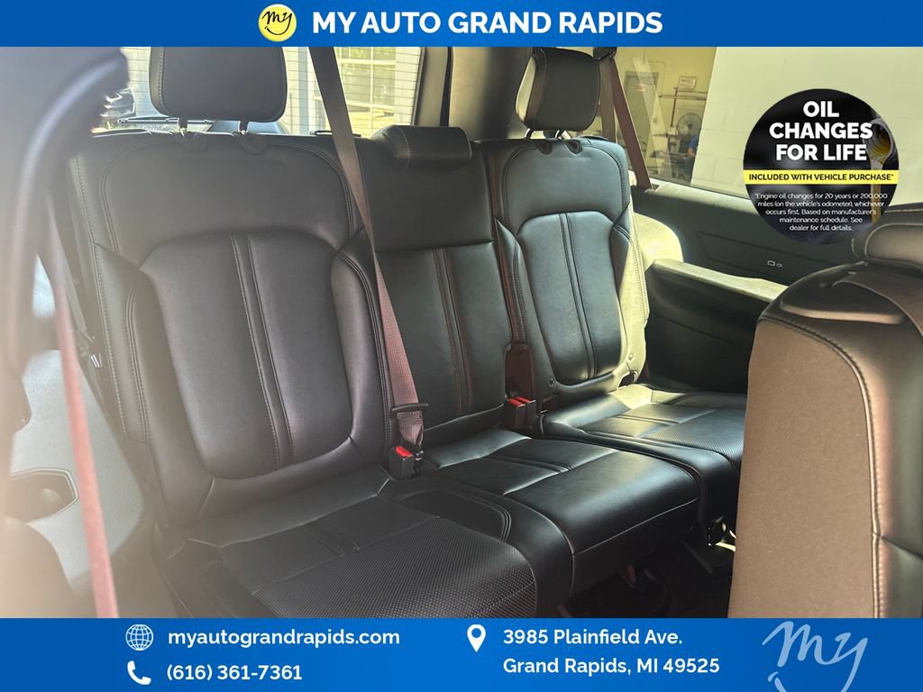 Used 2024 Jeep Wagoneer L Series II w/ Flexible Seating Group AWD/4WD image 23