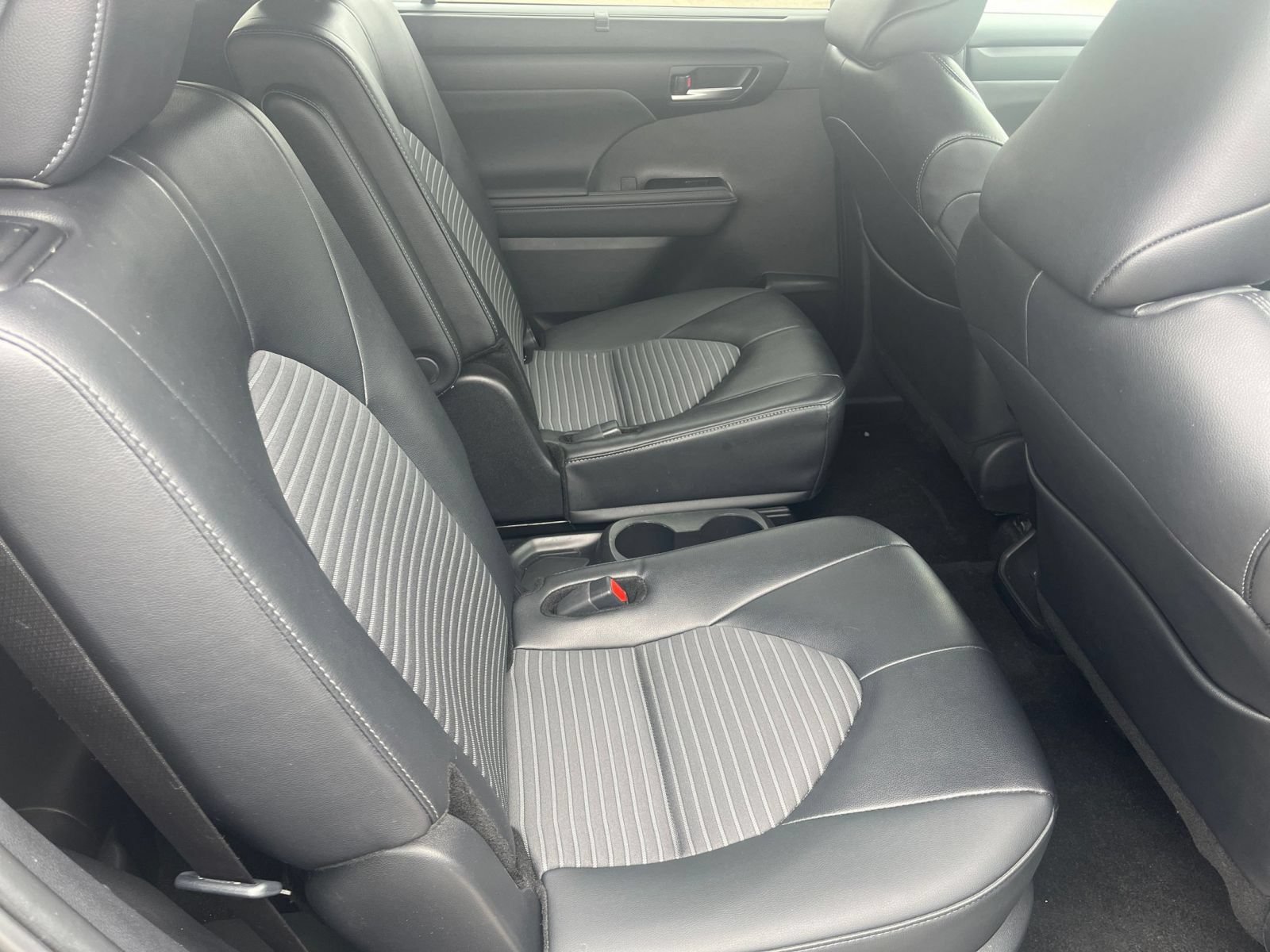Used 2025 Toyota Highlander XSE AWD/4WD image 40