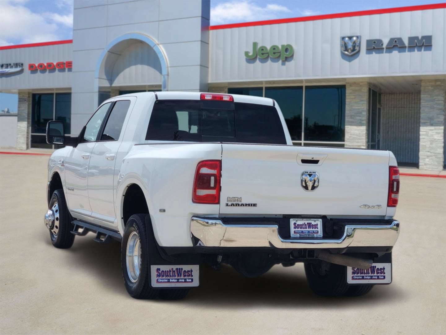 Used 2024 RAM 3500 Laramie w/ Chrome Bumper Package AWD/4WD image 4