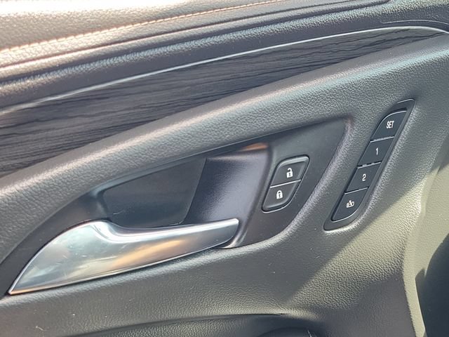 Used 2018 Buick Envision Essence FWD image 17