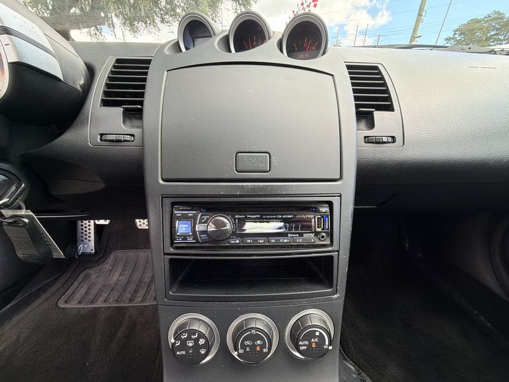 Used 2004 Nissan 350Z Touring RWD image 17