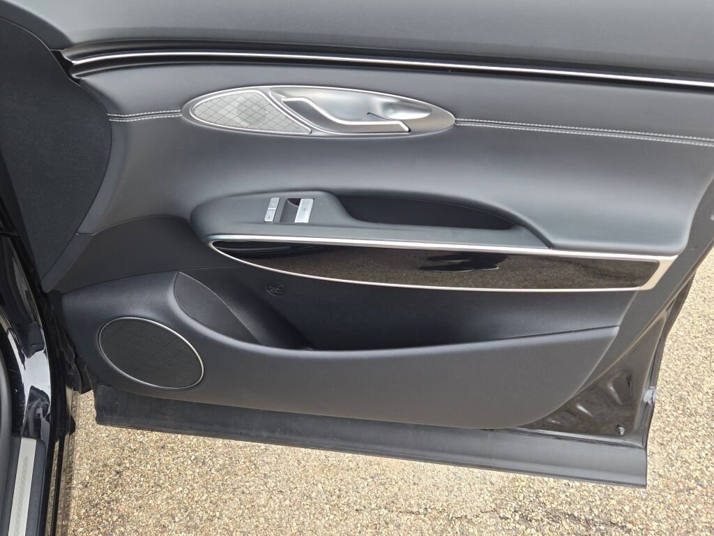 Used 2025 Genesis GV70 2.5T image 5