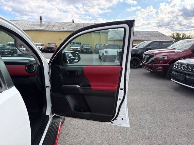 Used 2023 Toyota Tacoma SR5 AWD/4WD image 31