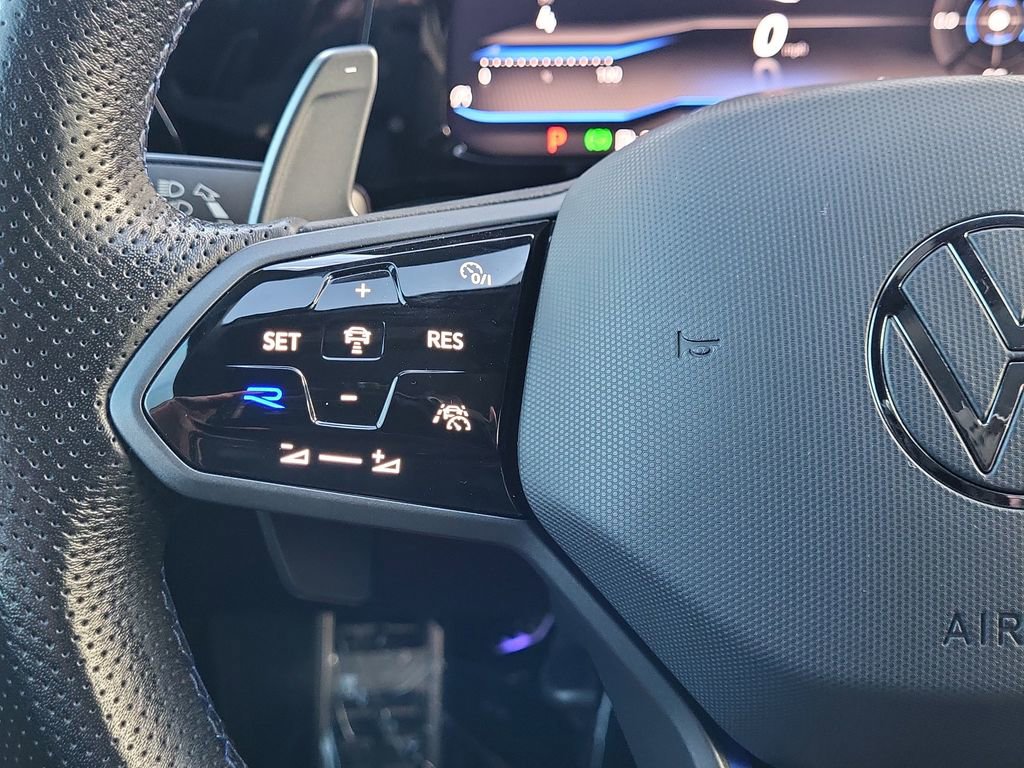 Used 2024 Volkswagen Golf R 2.0T image 22