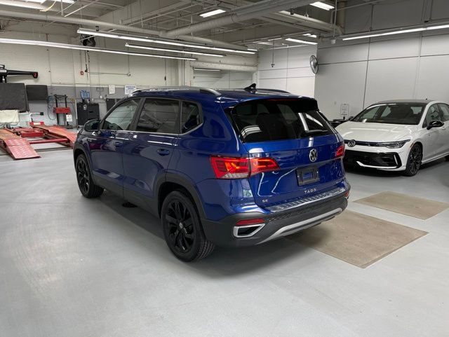 Certified 2023 Volkswagen Taos SE w/ Panoramic Sunroof Package AWD/4WD image 2