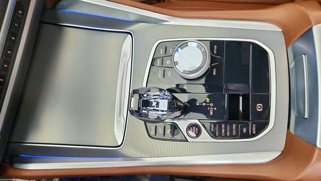 Used 2023 BMW X6 xDrive40i w/ Executive Package image 51