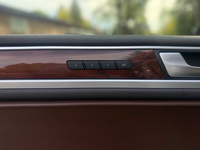 Used 2013 Volkswagen Touareg TDI AWD/4WD image 13