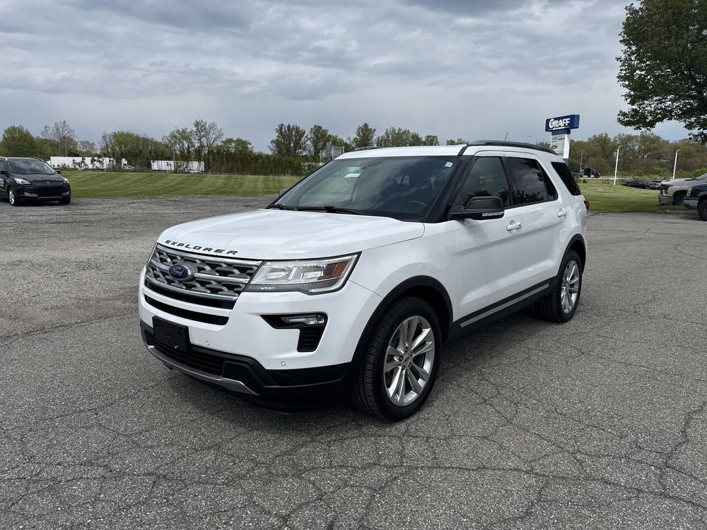 Used 2018 Ford Explorer XLT w/ Equipment Group 202A AWD/4WD image 4