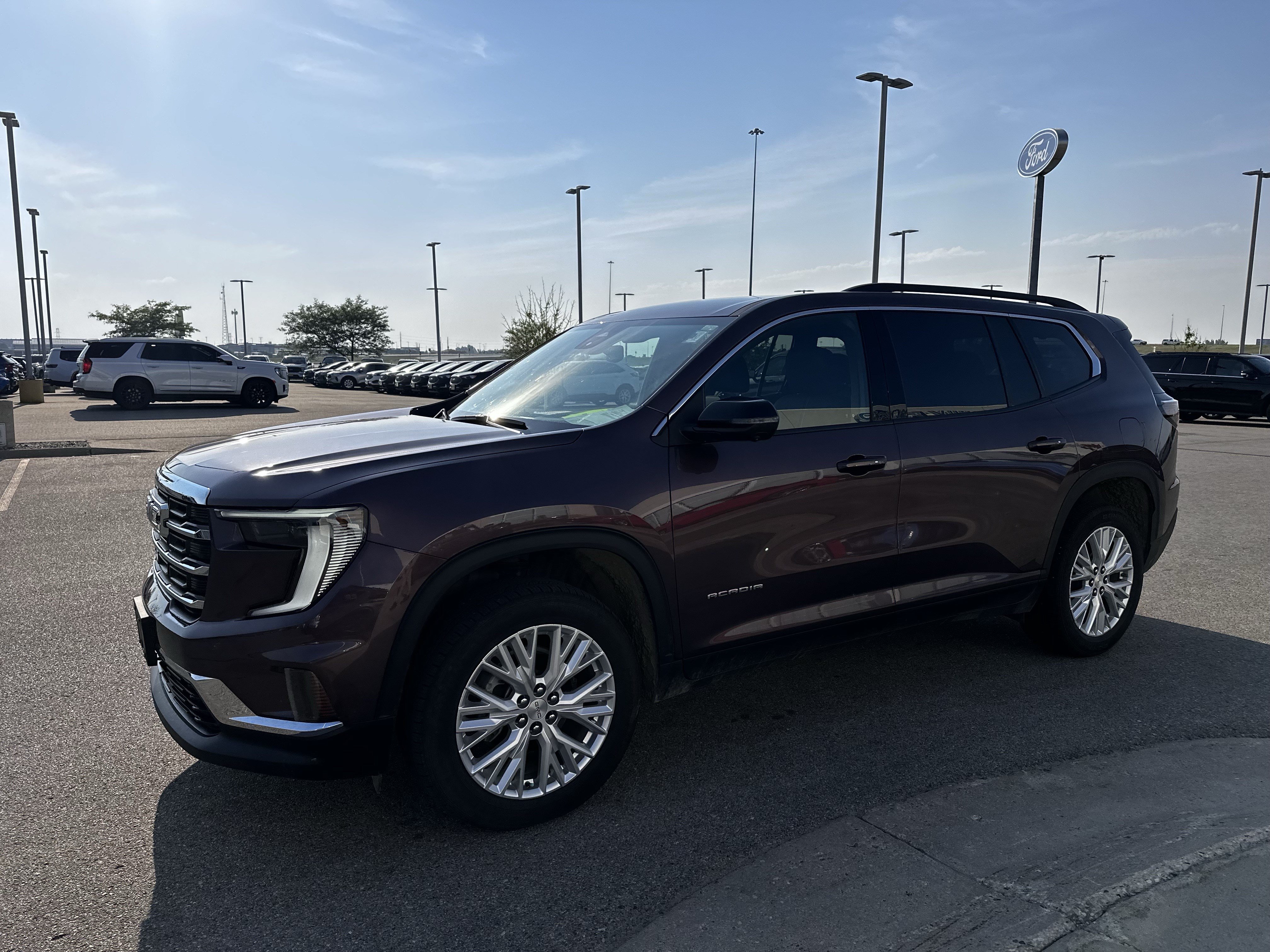 Used 2024 GMC Acadia Elevation w/ Luxury Package AWD/4WD image 2