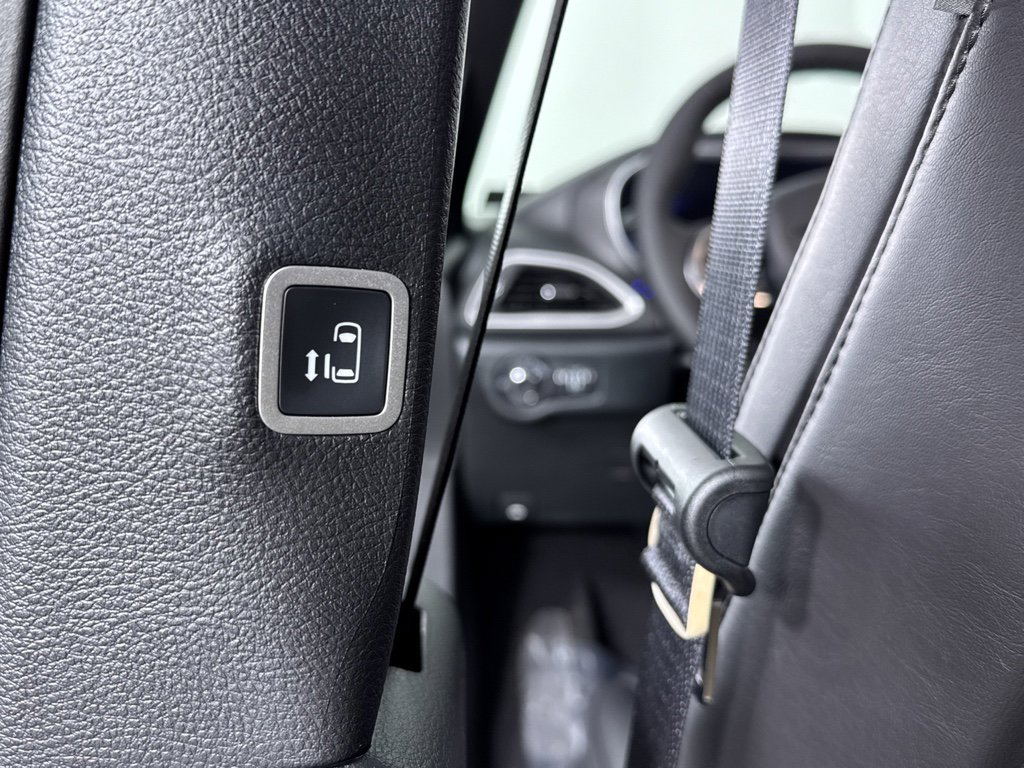 New 2026 Chrysler Voyager LX FWD image 31