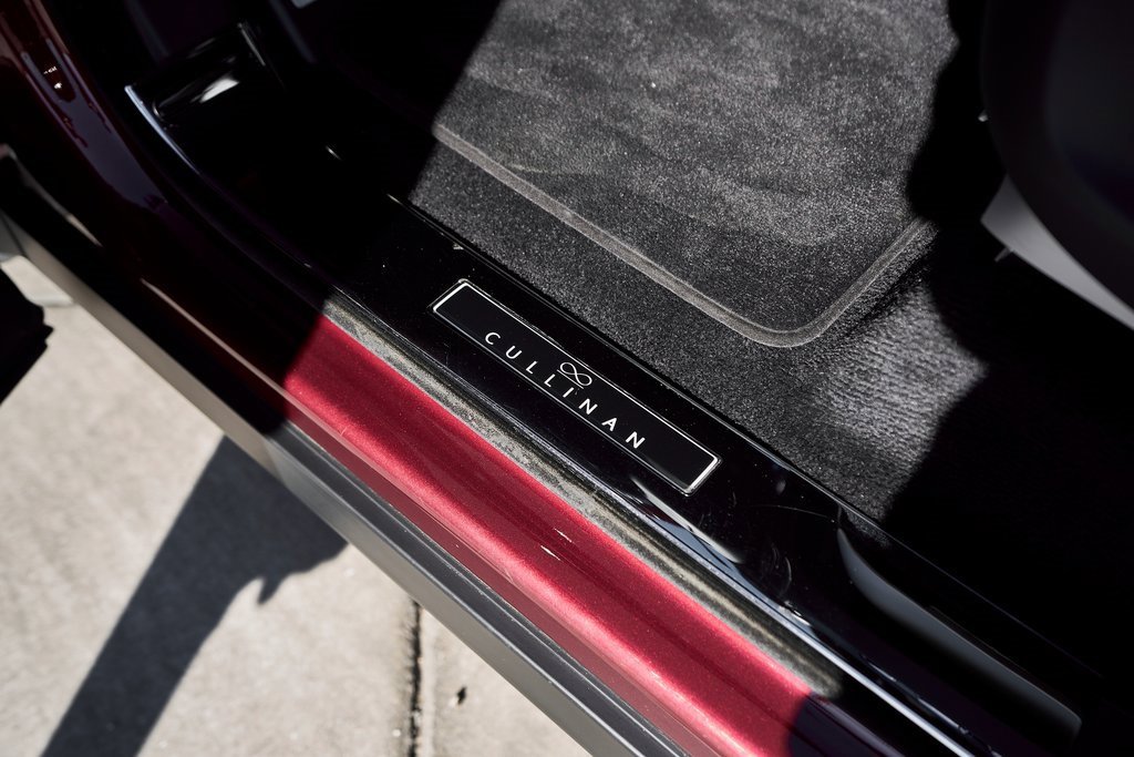 Used 2022 Rolls-Royce Cullinan Black Badge image 36