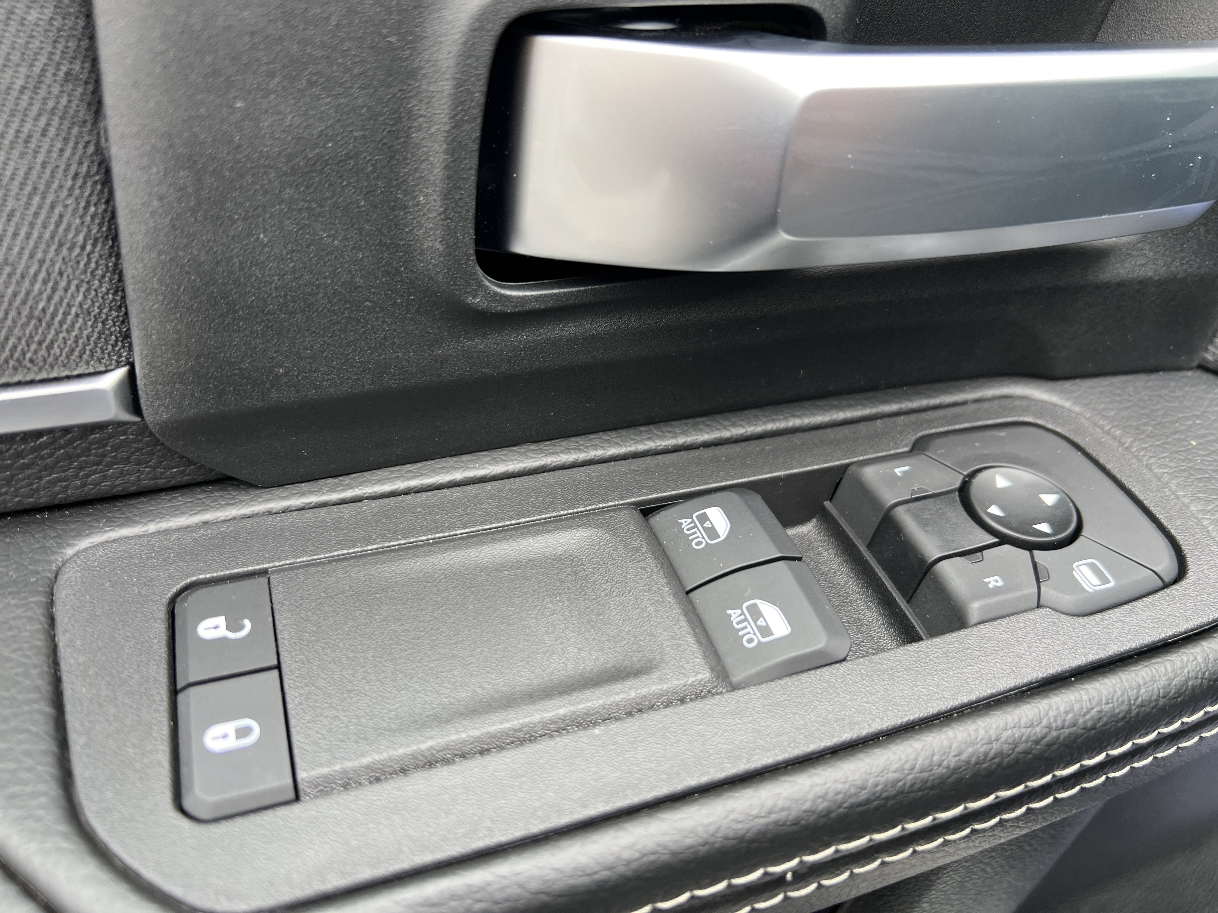 Used 2025 RAM 5500 2WD Regular Cab image 15