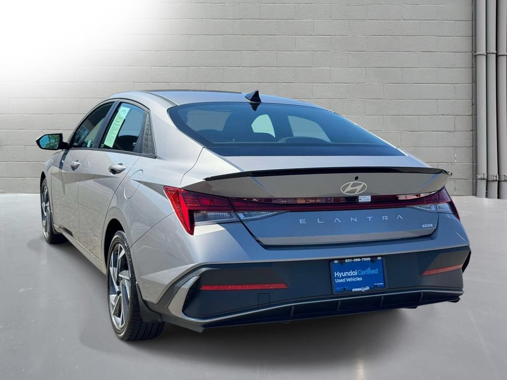 Used 2025 Hyundai Elantra SEL FWD image 5