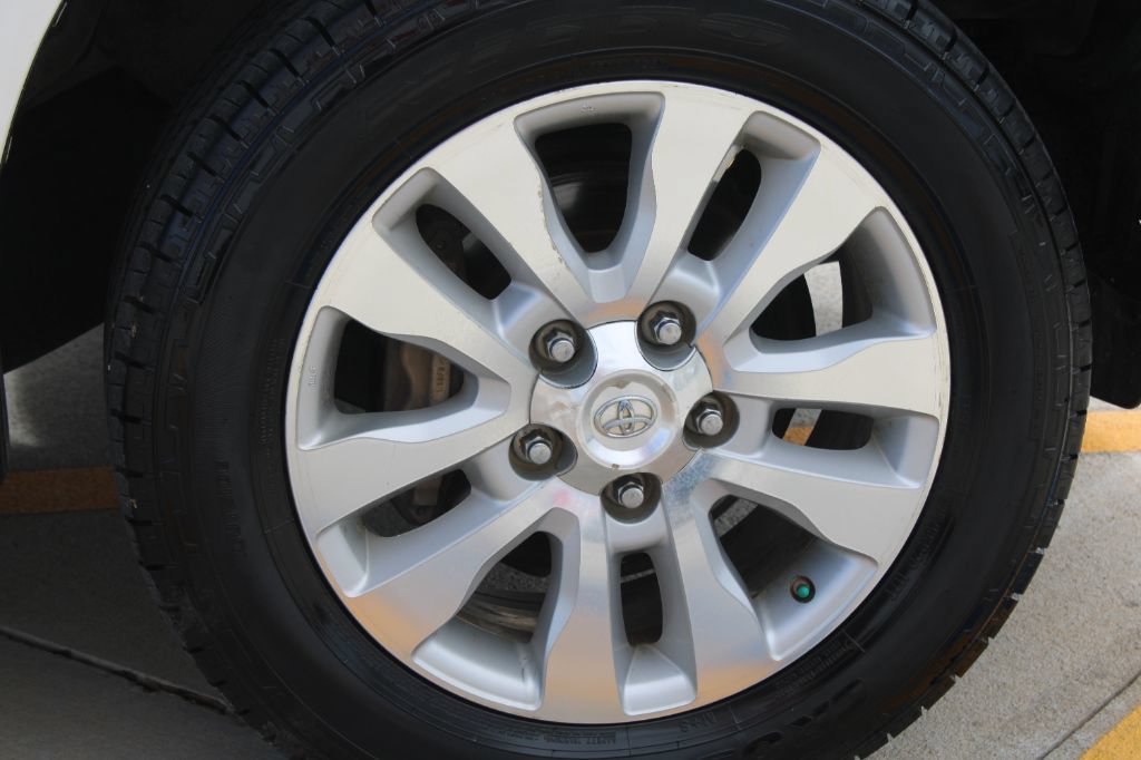 Used 2016 Toyota Sequoia Platinum RWD image 18
